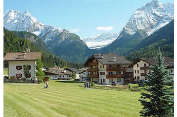 Италия Penzión Canazei - Alba, Екстериор